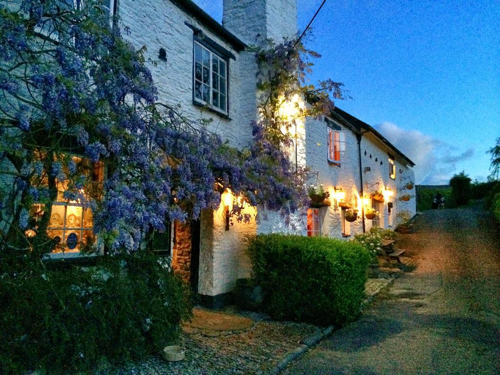 Old Church House Inn 牛顿阿伯特 外观 照片